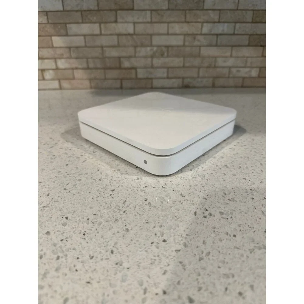 Apple A1143 White AirPort Extreme Base‎ Station Wireless Router